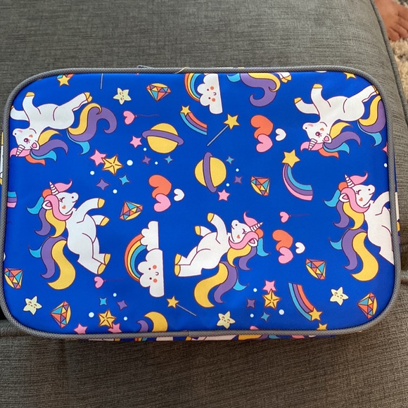 Girl’s Lunchbox! - Picture 2 of 3